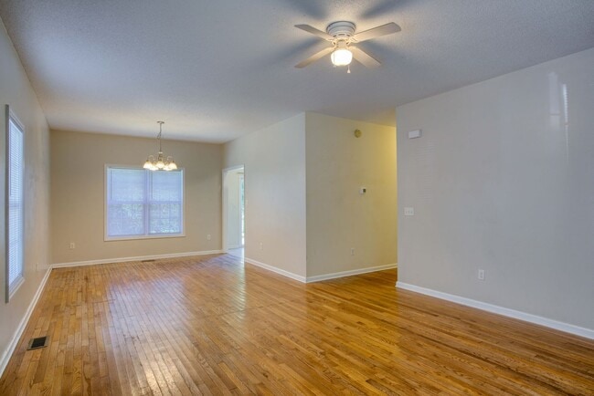 Building Photo - 607 Riva Ridge Rd