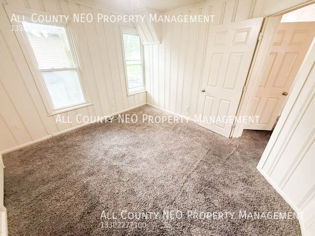 Building Photo - 470 Allyn St