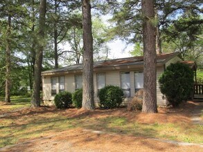 Building Photo - 527 Manns Chapel Rd