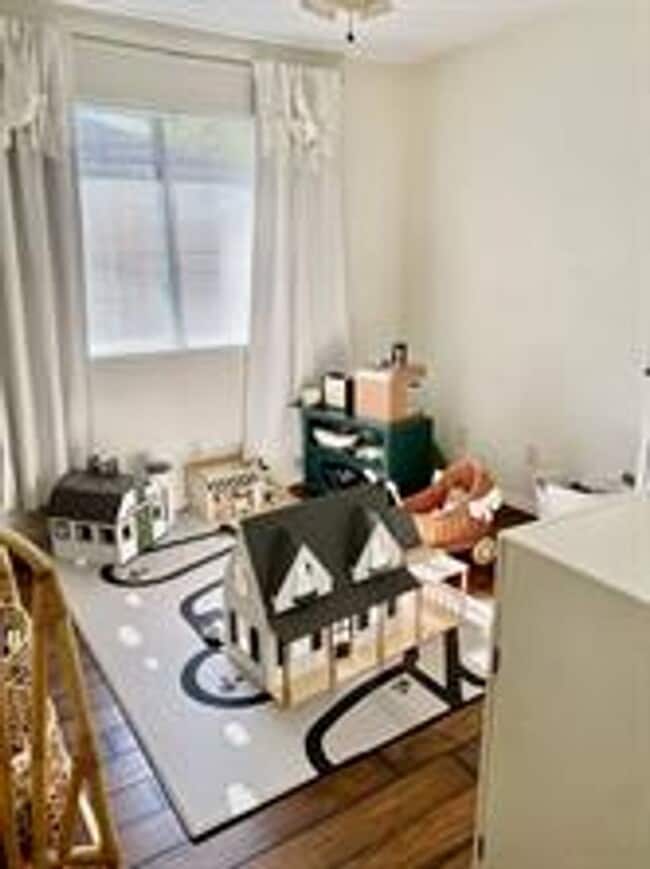 Building Photo - Beautifully Updated 3 Bedroom plus Study i...