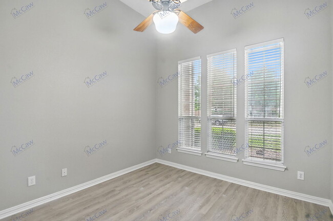 Building Photo - 1210 Surrey Ln
