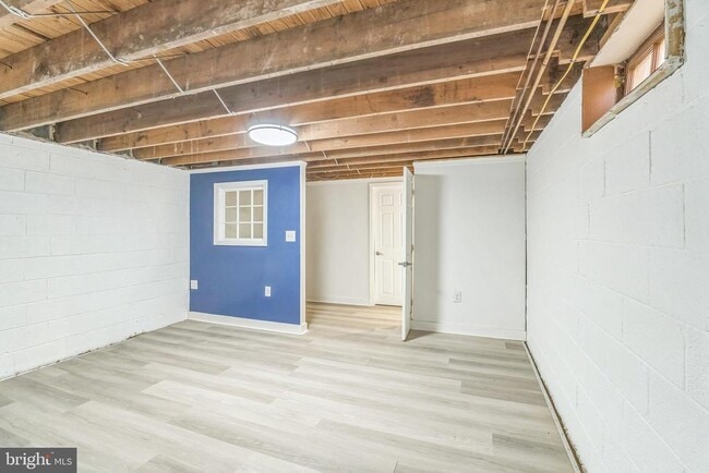 Building Photo - 243 E 12th Ave