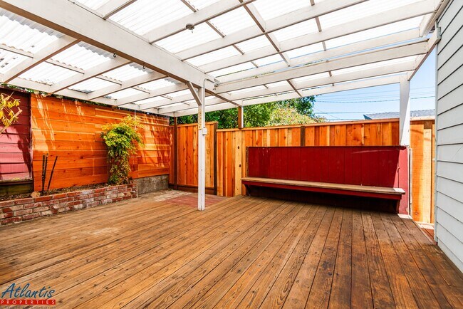 Building Photo - Beautiful Home | Desirable Location