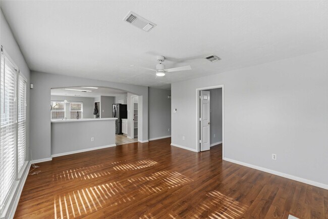 Building Photo - 3111 Glenwood Dr