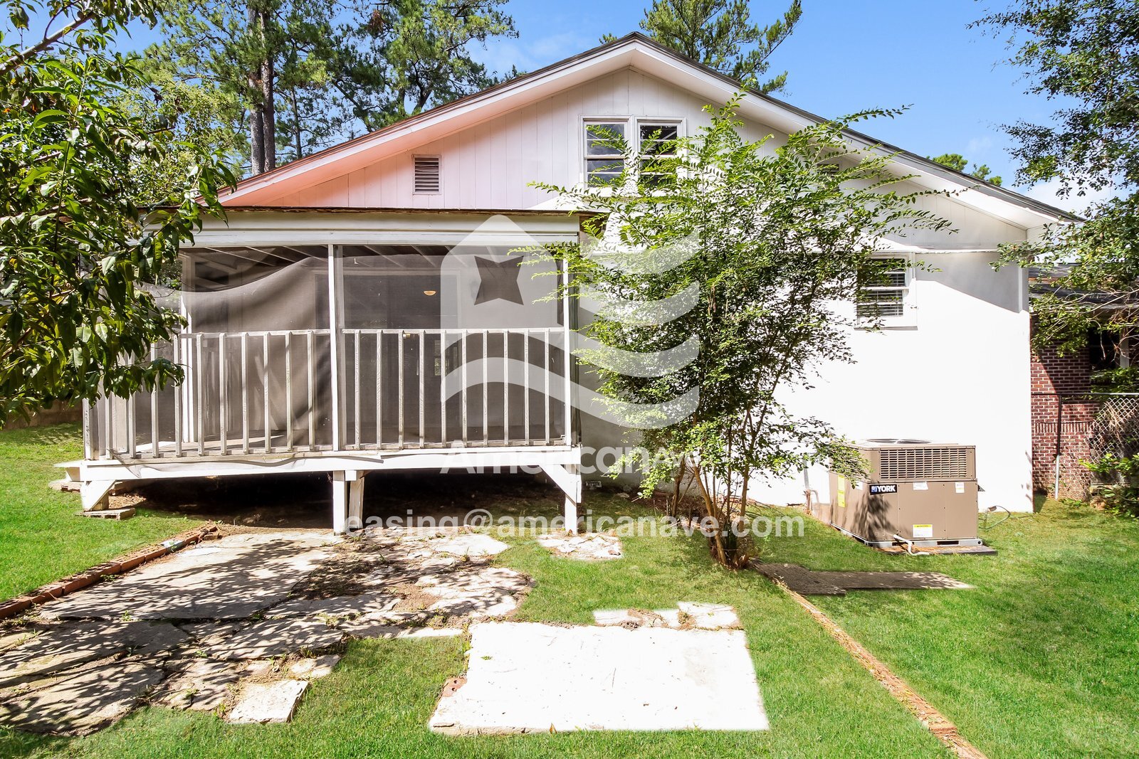 Building Photo - 2234 Margurette St