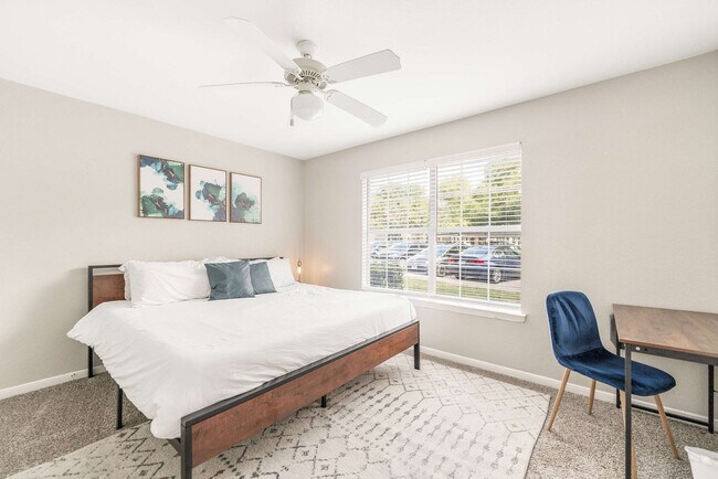 Building Photo - 1301 Crossing Pl