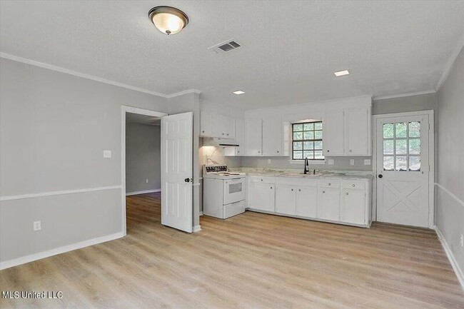 Building Photo - 225 Kiowa Dr