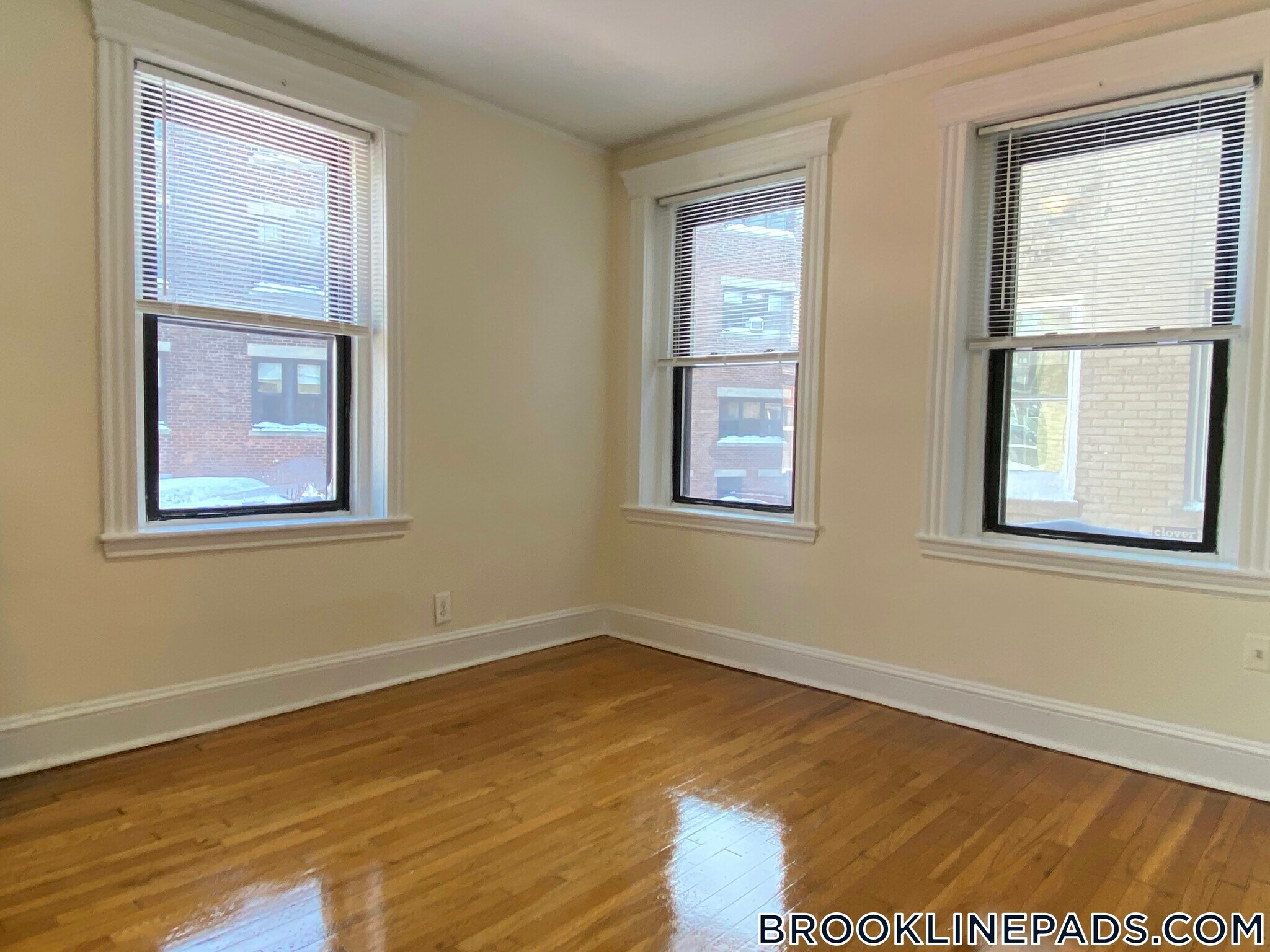Building Photo - 364 Riverway