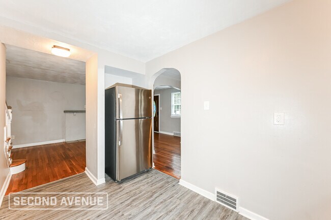 Building Photo - 3107 Elroy Ave