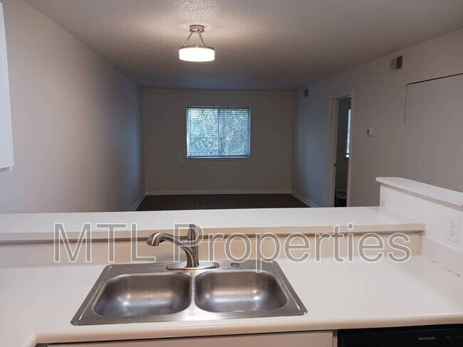 Building Photo - 1602 Eagles Pl