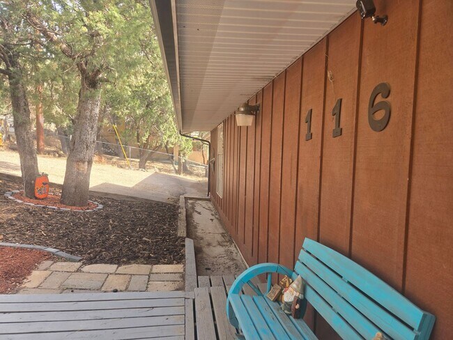 Building Photo - Furnished Four Bedroom Home With Sierra Bl...