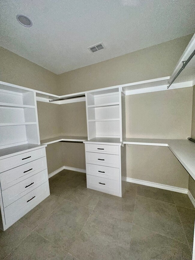 Building Photo - 5439 Barbwire Ln