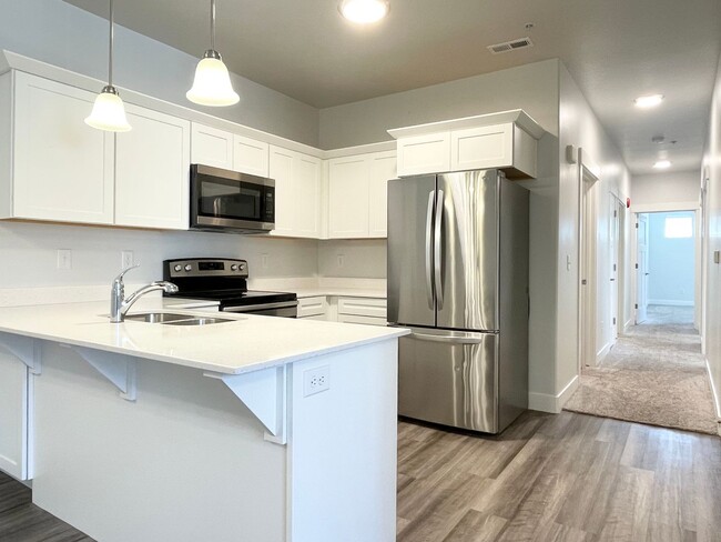 Building Photo - Bright New Lehi Condo at Timp Point!