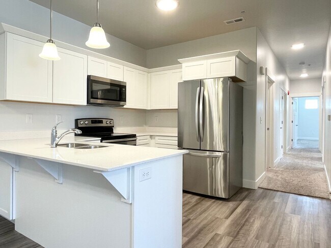 Building Photo - Spacious Condo Near Primary Children’s Hospital!