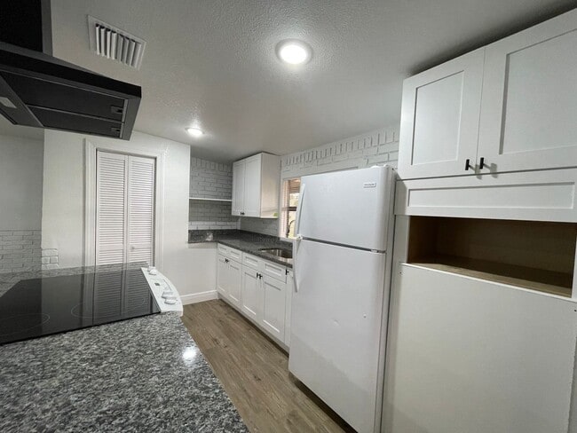 Building Photo - 3 Bed 2 Bath Thonotosassa