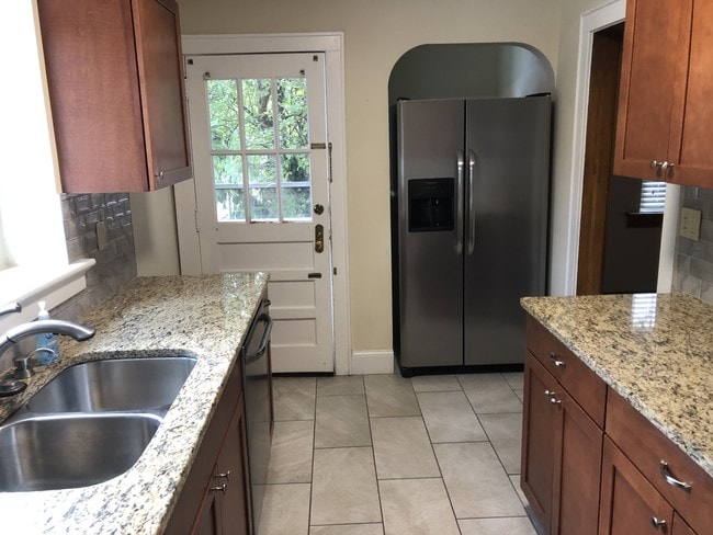 Kitchen - 1110 Hickory Rd