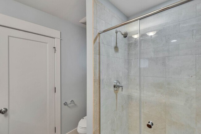 Building Photo - Spacious 3 Bed 2.5 Bath Townhome with Views and Two Parking Spaces – First Hill/Capitol Hill
