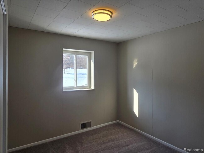 Building Photo - 5016 S Old US Hwy 23