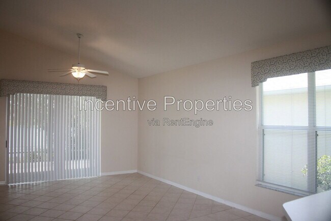 Building Photo - 817 Lakeworth Cir
