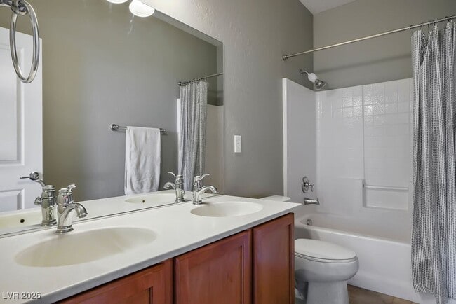 Building Photo - 2589 Chateau Clermont St