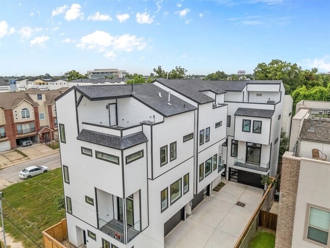 Building Photo - 3405 Hutchins St