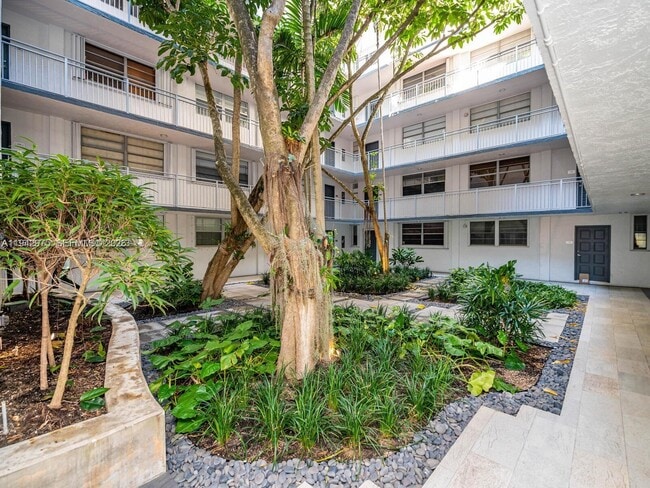 Building Photo - 680 NE 64th St