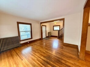 Building Photo - 4 Bedroom, 1.5 Bath Home – North East Grand Rapids