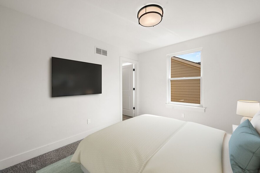 Building Photo - 5956 Willow Grove