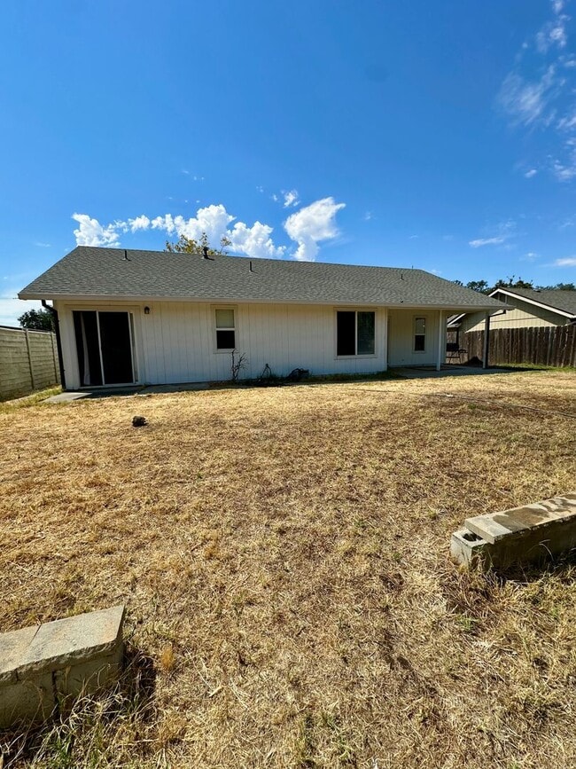 Building Photo - Well maintained 3 Bedroom Home in Willow G...