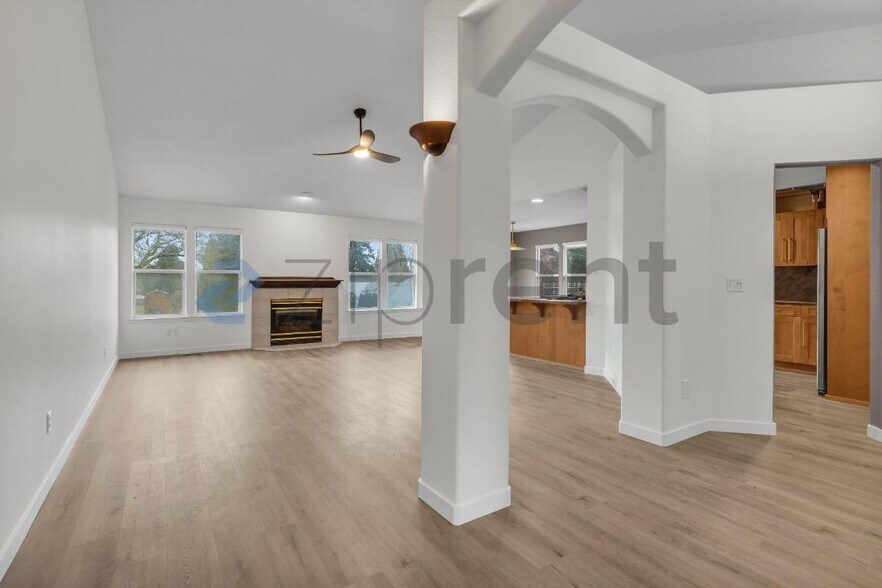 Building Photo - 9904 NE 27th Ct