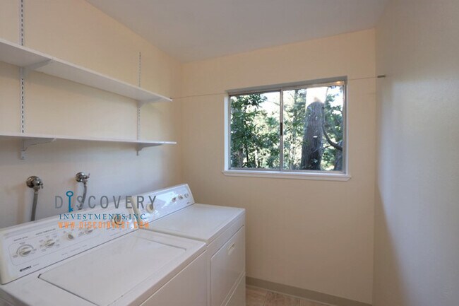 Building Photo - Coming Soon! 4 Bedroom Montclair Home with...