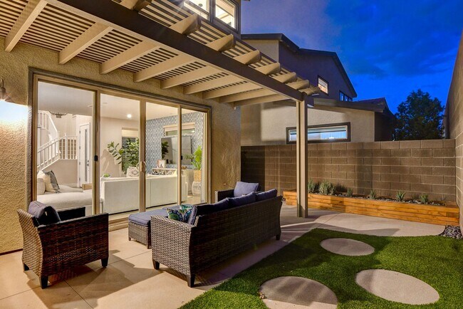 Building Photo - Luxury Fully Furnished Designer Home in Inspirada!