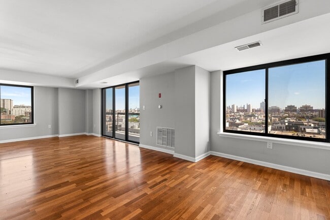 Building Photo - 700 1st St
