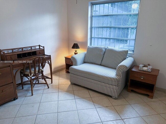 Building Photo - 160 SW 30th Ave