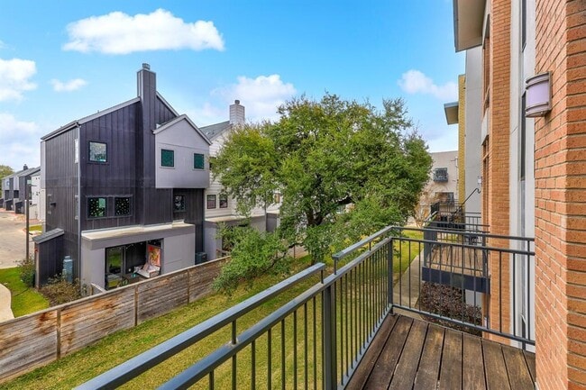 Building Photo - 6000 S Congress Ave