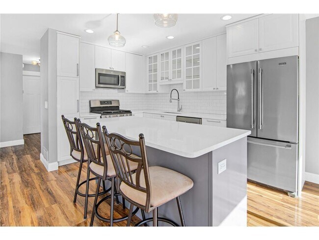 Building Photo - 7445 Borman Ave