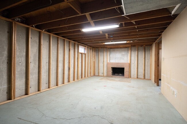 Building Photo - Charming 3-Bedroom Rancher Near Shadle Park