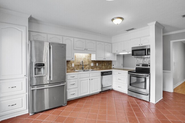 Building Photo - Beautiful Home for Lease!