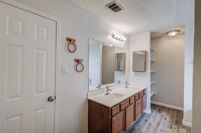 Building Photo - 7133 Amber Dr