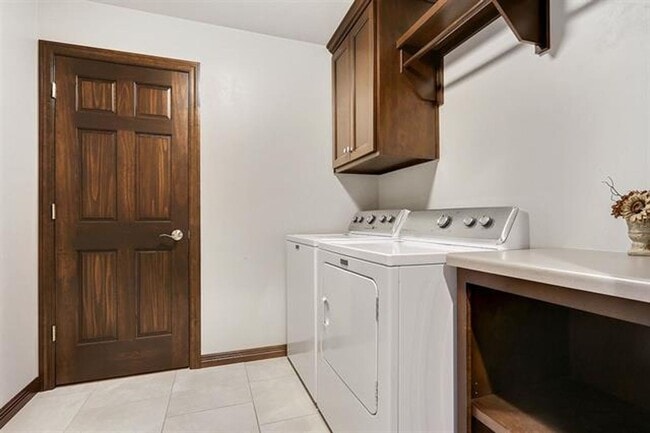 Building Photo - ***COMING SOON*** LAWNCARE INCLUDED! - 3 Bed 2 Bath Ranch Single Family Home