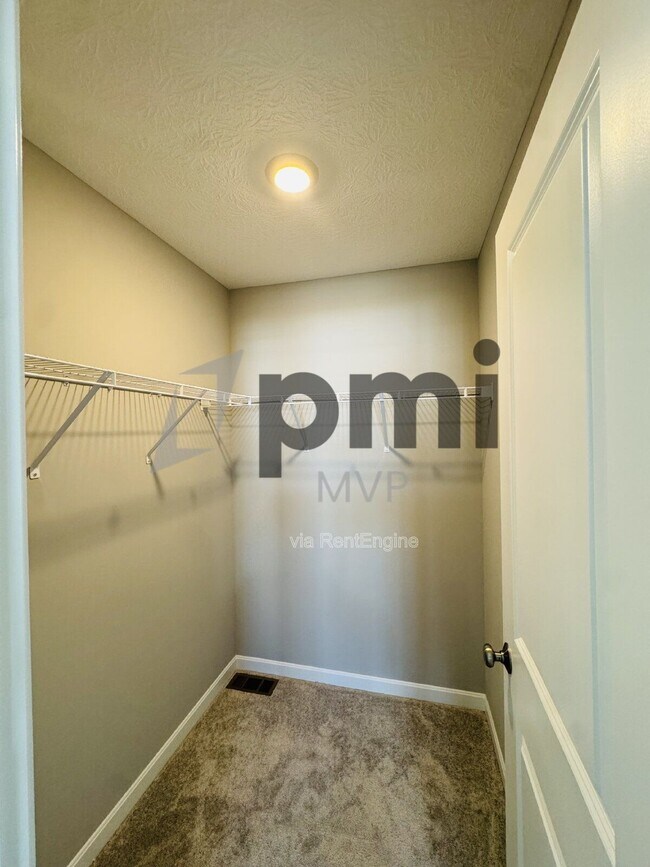 Building Photo - 5749 Shadowfair Ln