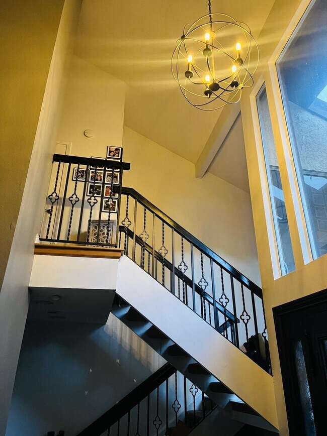 Building Photo - 659 W Terrylynn Pl