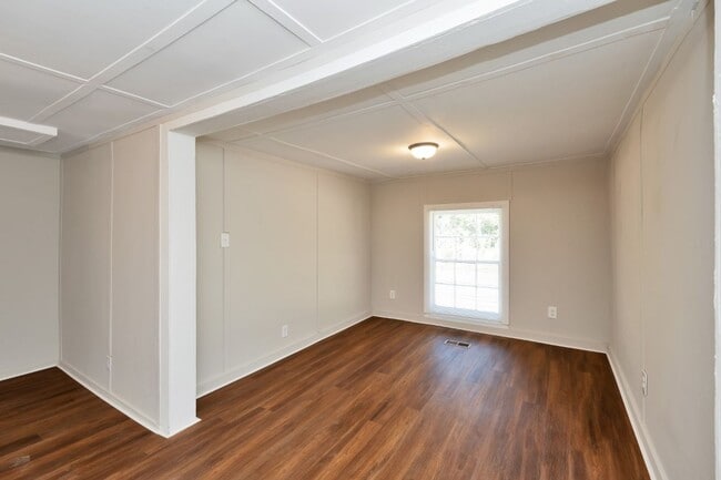 Building Photo - Newly Renovated Beauty in Pinson!