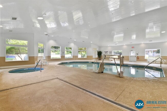 Building Photo - Move-In Ready 2 Bedroom Condo – Steps from...