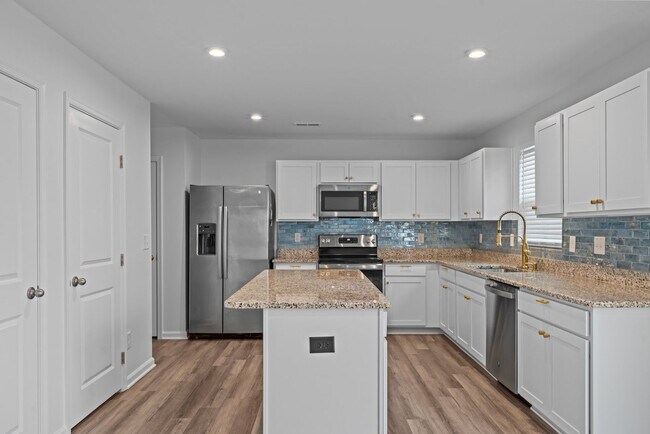 Building Photo - Dog Friendly Charming 4-Bedroom Home in Angier, NC