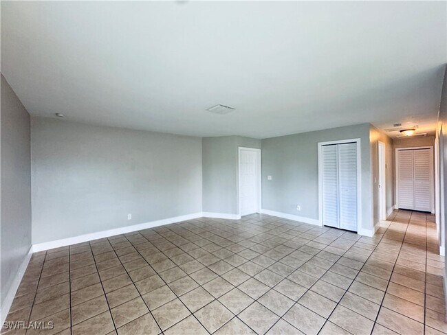 Building Photo - 4107 SE 18th Pl