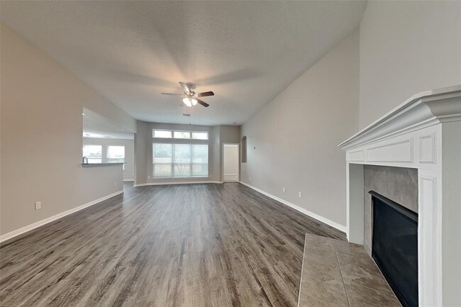 Building Photo - 9915 Tulip St