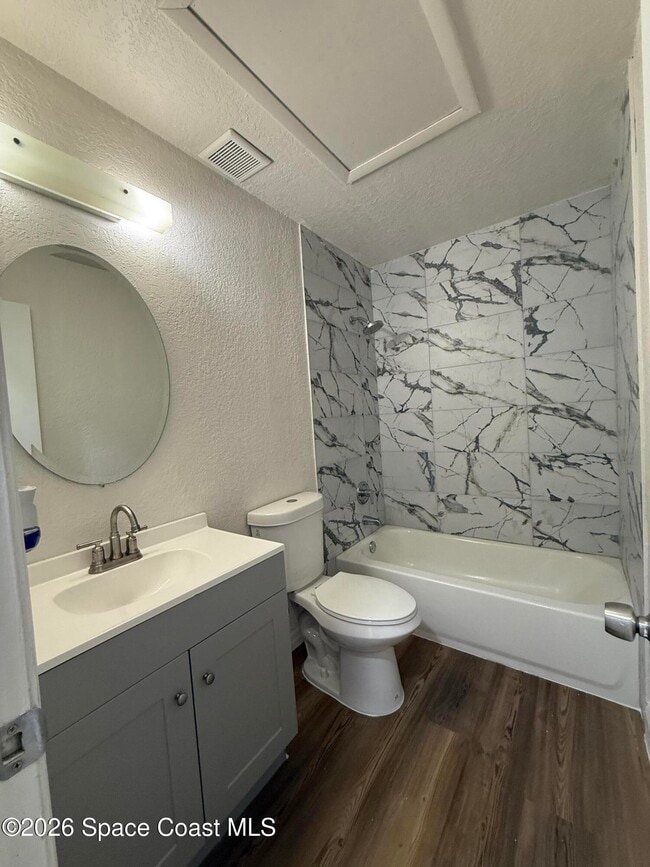 Building Photo - 1465 Malibu Cir NE