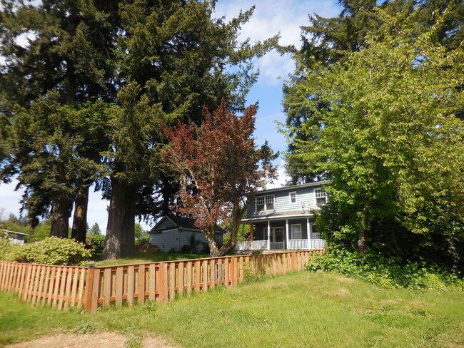 Building Photo - 16093 SW Roy Rogers Rd