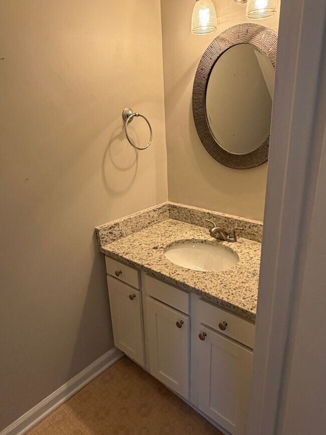 Building Photo - Comfort & Style: 2-Bedroom Raleigh Townhouse - 6-Month Lease Term